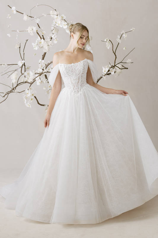 Vestido de novia Morilee 2027 cola larga